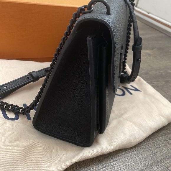 RARE 🔥 Louis Vuitton My Lock Me Bb in Matte Black - Picture 5 of 17